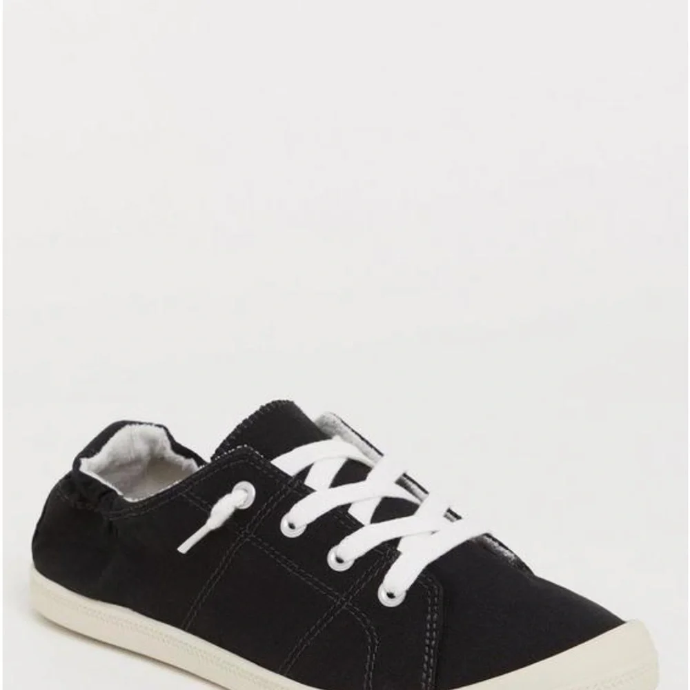 Torrid Riley Ruched wide sneaker - Picture 3 of 7